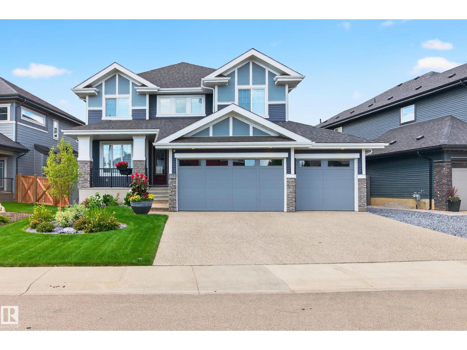 Photo 1 of 3912 Ginsburg Cr Nw, Edmonton AB
