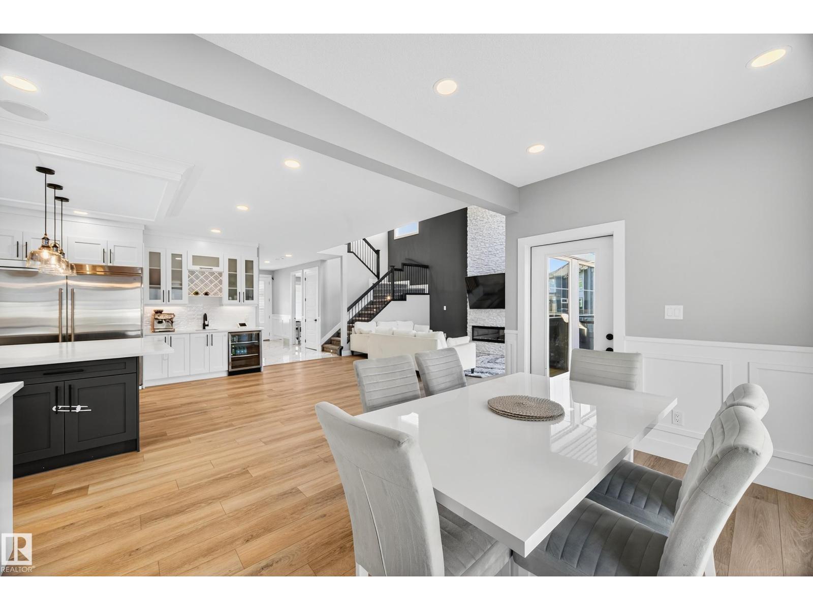 Photo 11 of 3912 Ginsburg Cr Nw, Edmonton AB