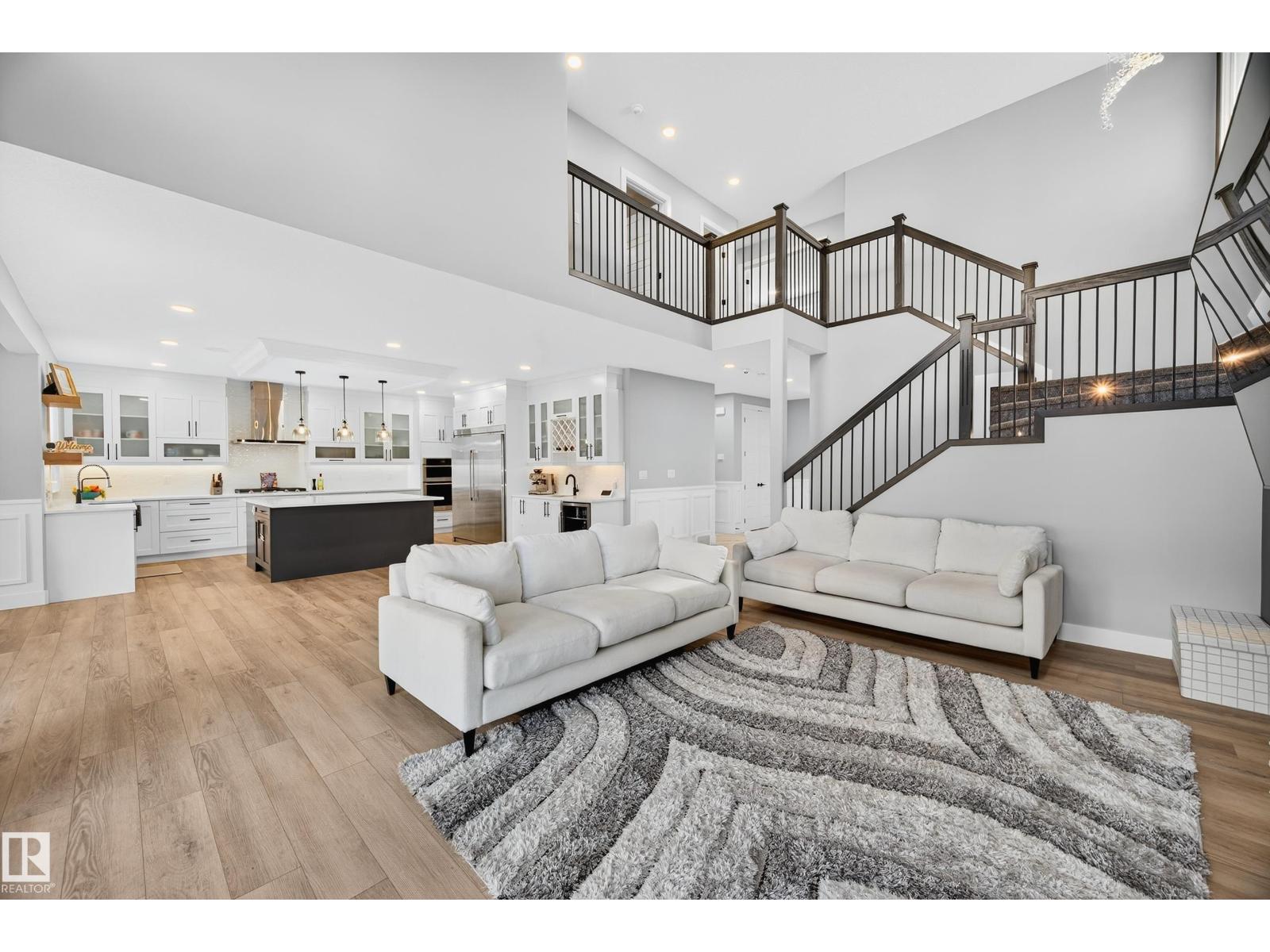 Photo 14 of 3912 Ginsburg Cr Nw, Edmonton AB