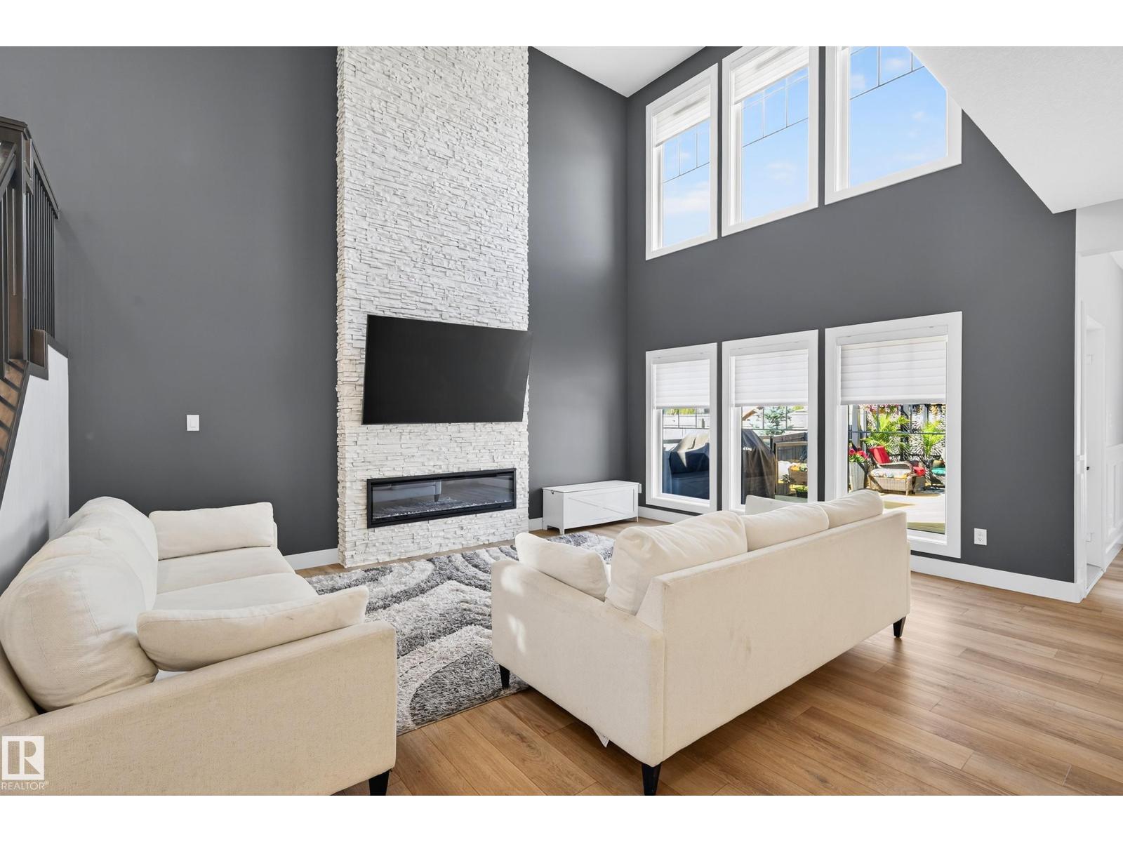 Photo 16 of 3912 Ginsburg Cr Nw, Edmonton AB