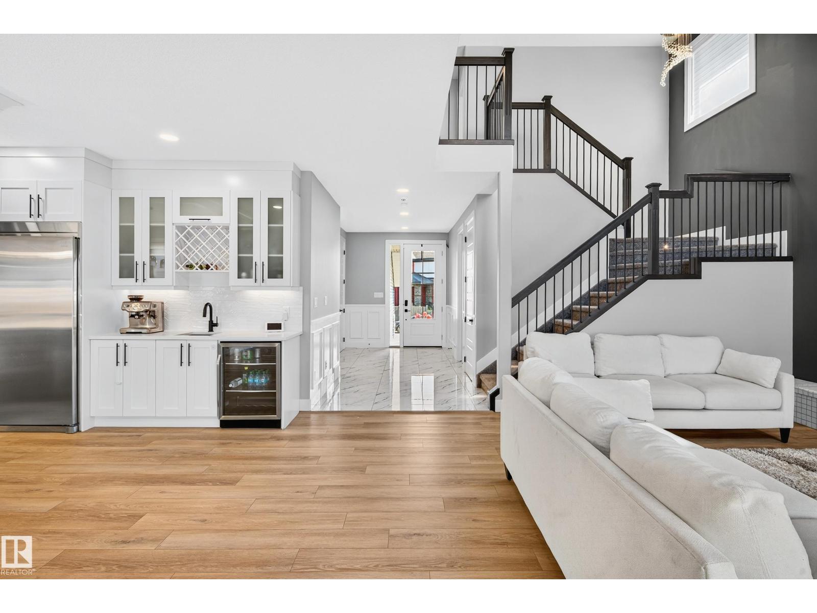 Photo 18 of 3912 Ginsburg Cr Nw, Edmonton AB