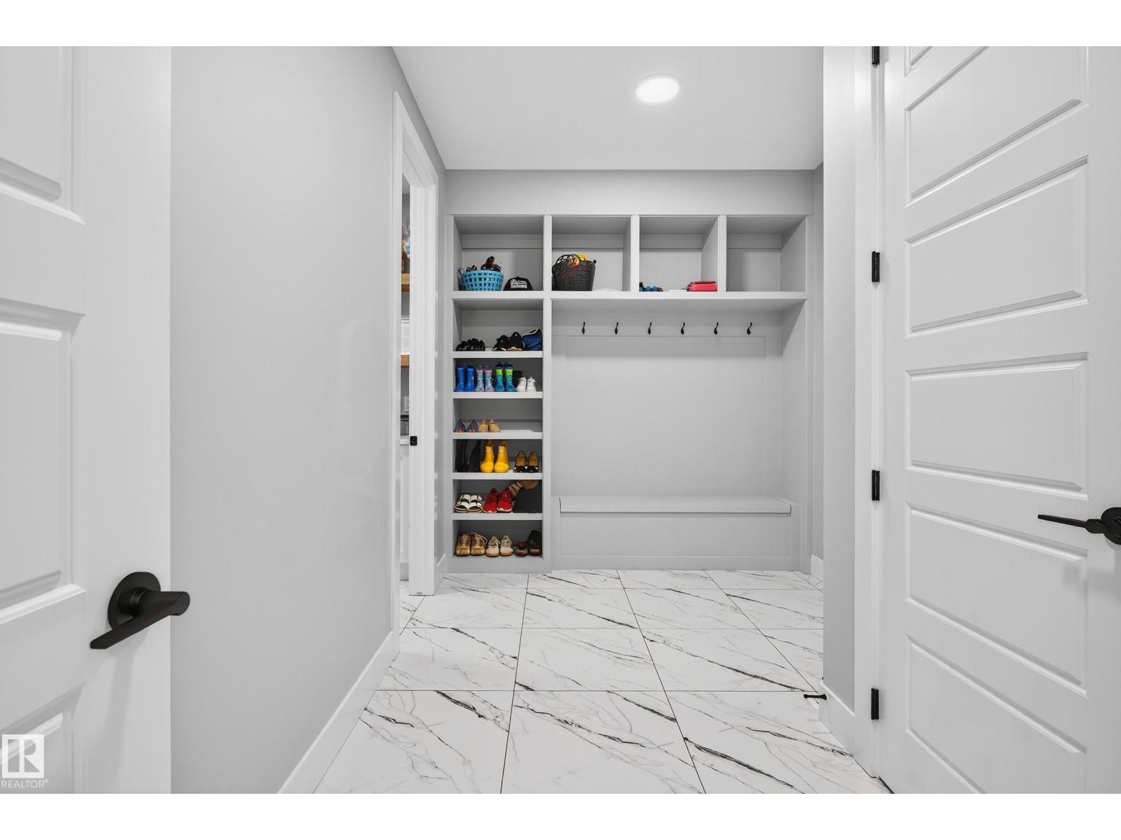 Photo 20 of 3912 Ginsburg Cr Nw, Edmonton AB