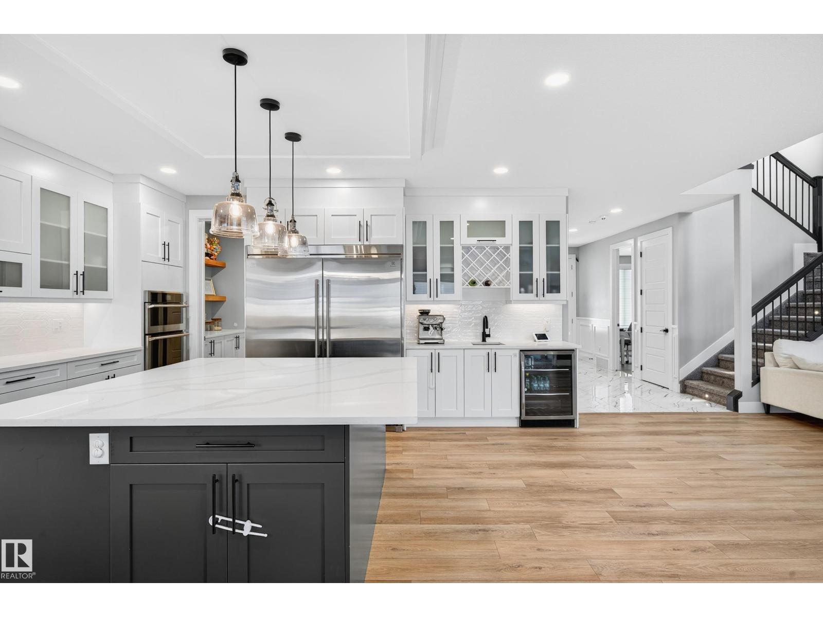 Photo 7 of 3912 Ginsburg Cr Nw, Edmonton AB