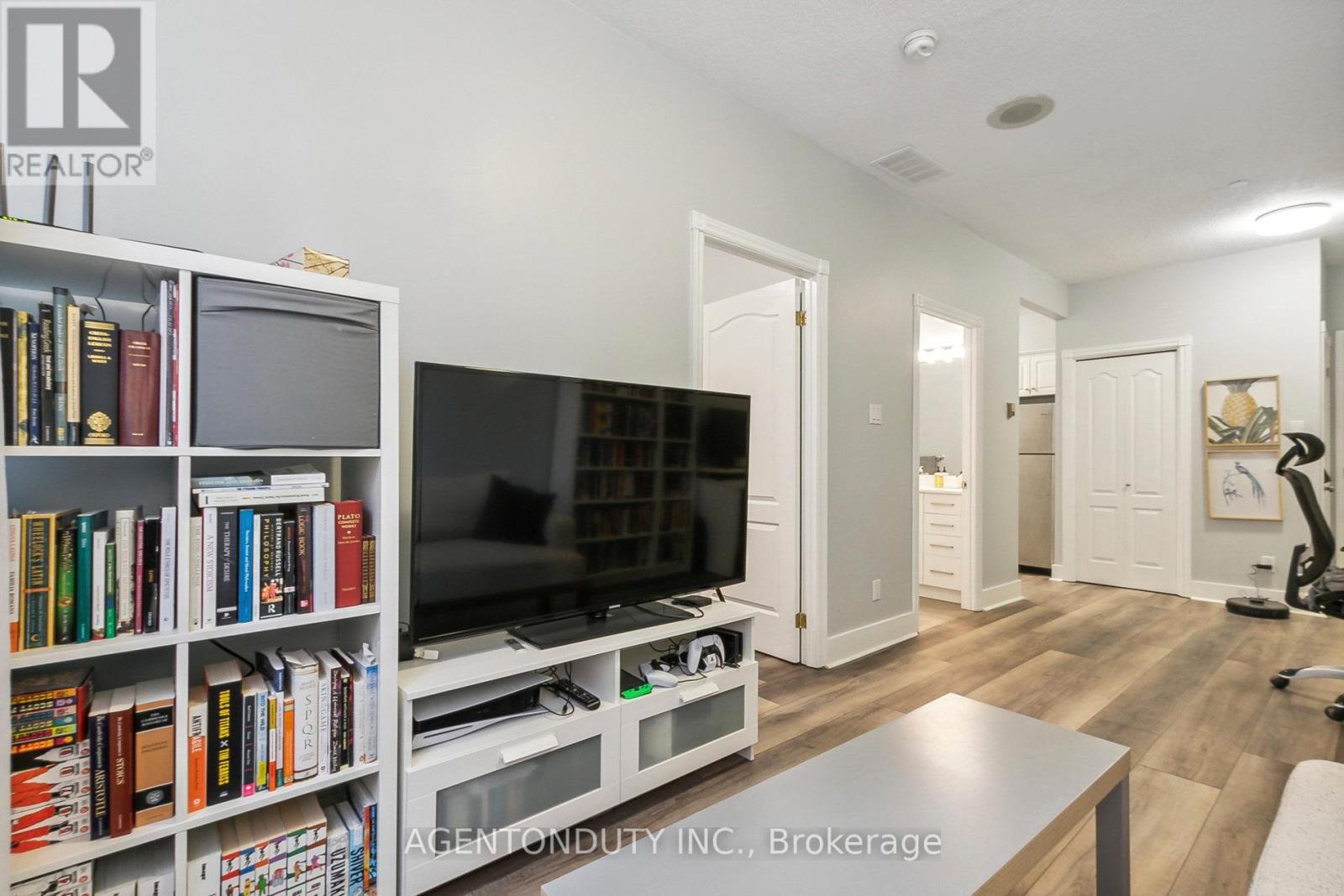 Photo 21 of 708 393 King Street W, Toronto ON