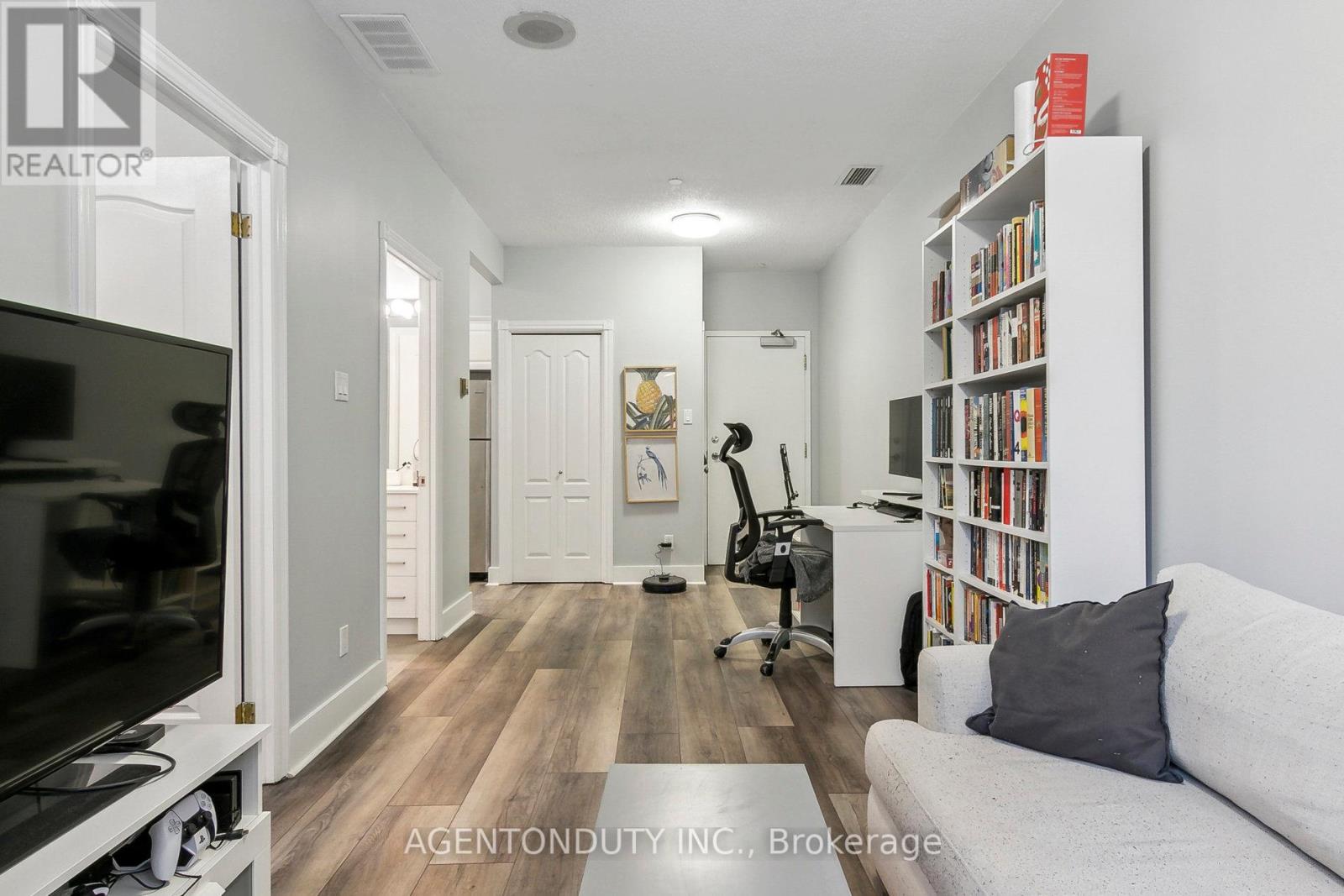 Photo 22 of 708 393 King Street W, Toronto ON
