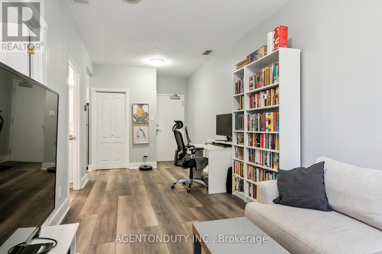 Photo 23 of 708 393 King Street W, Toronto ON