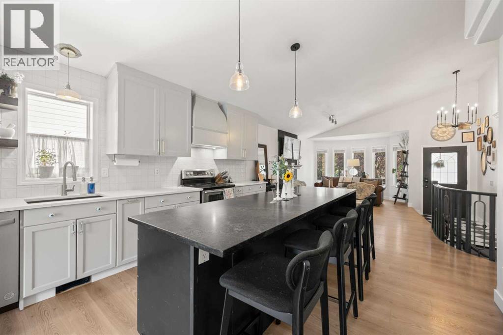 Photo 18 of 110 West Lakeview Crescent, Chestermere AB