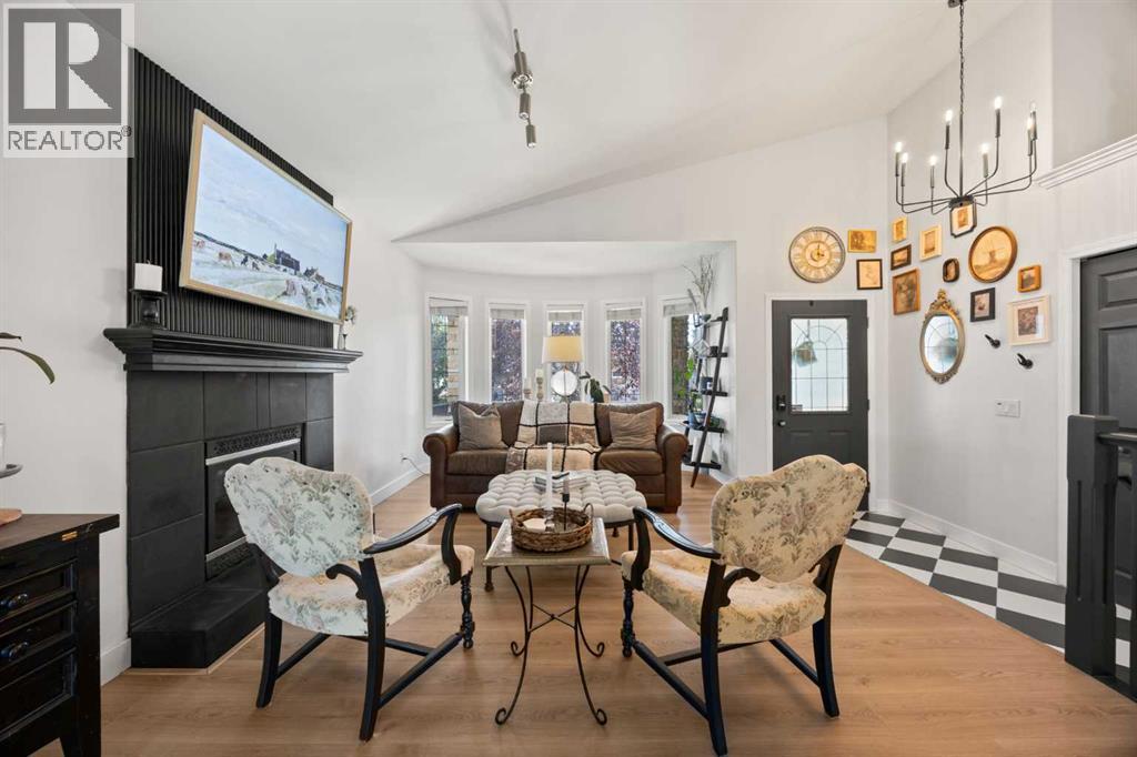 Photo 10 of 110 West Lakeview Crescent, Chestermere AB