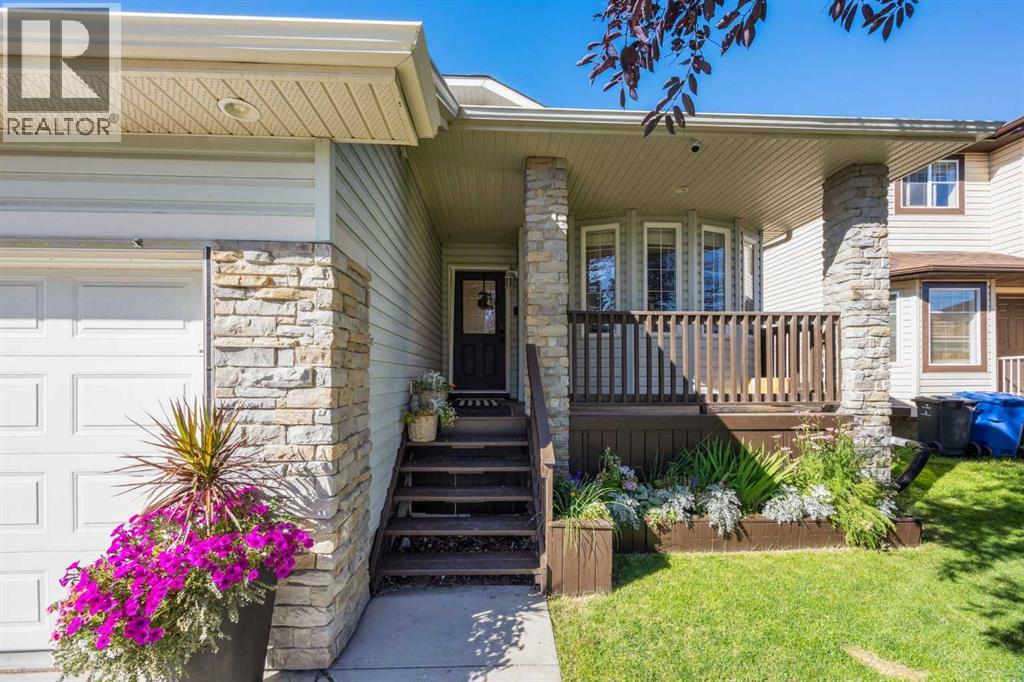 Photo 4 of 110 West Lakeview Crescent, Chestermere AB