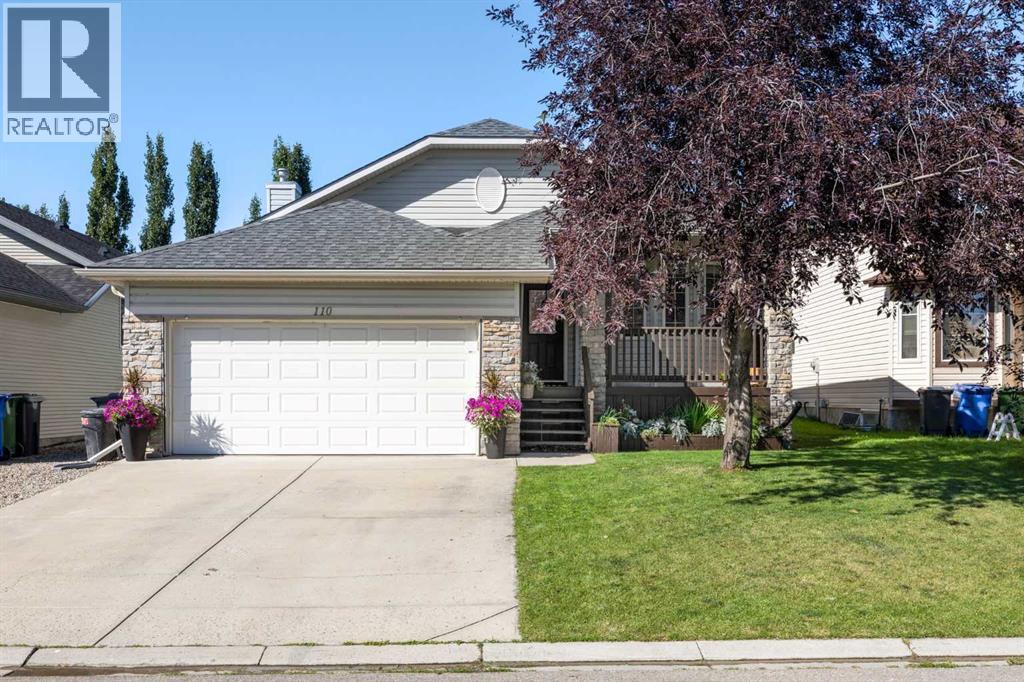 Photo 2 of 110 West Lakeview Crescent, Chestermere AB