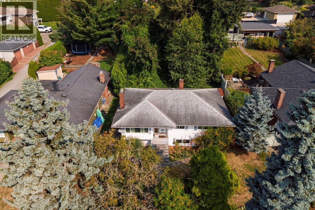 Photo 7 of 4157 Portland Street, Burnaby BC