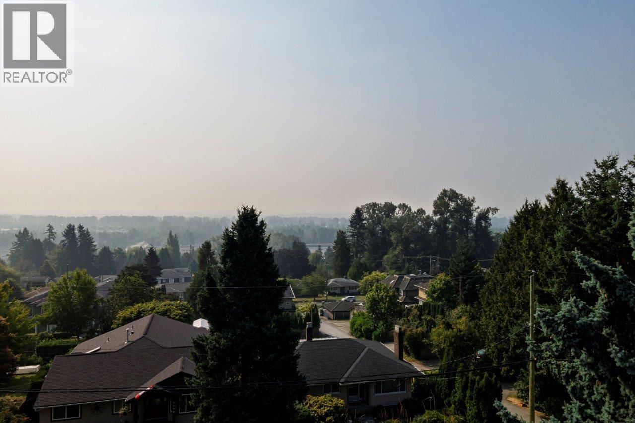 Photo 4 of 4157 Portland Street, Burnaby BC