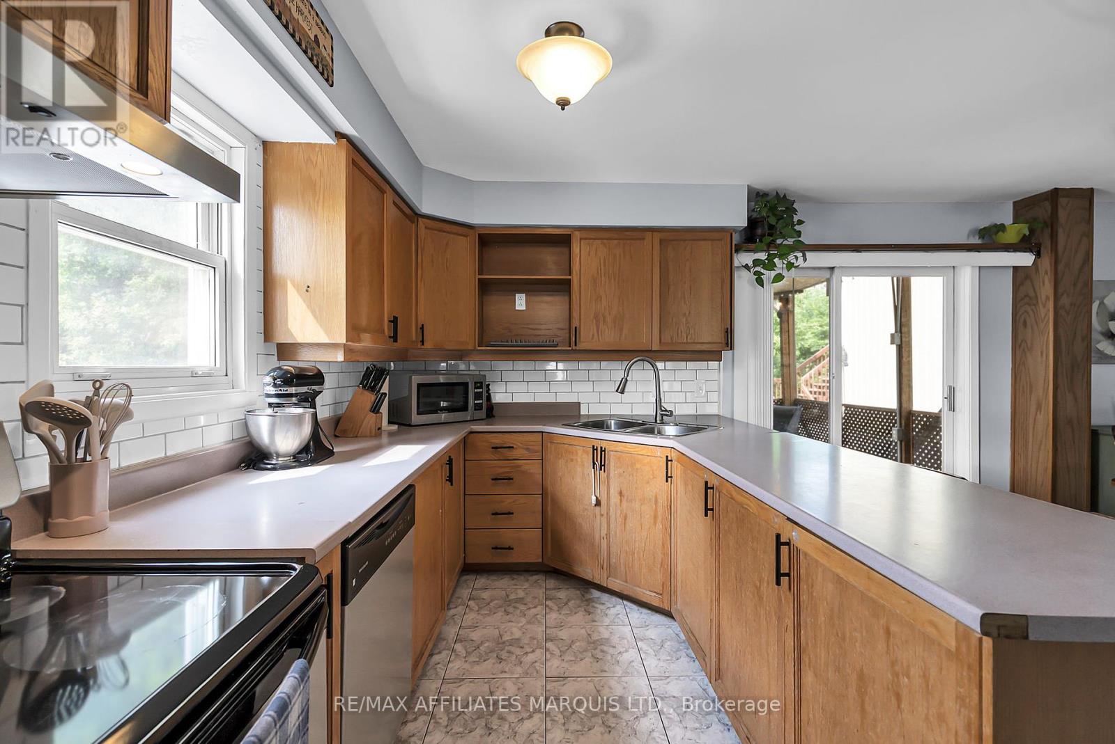 Photo 14 of 734 Marlborough Street, Cornwall ON