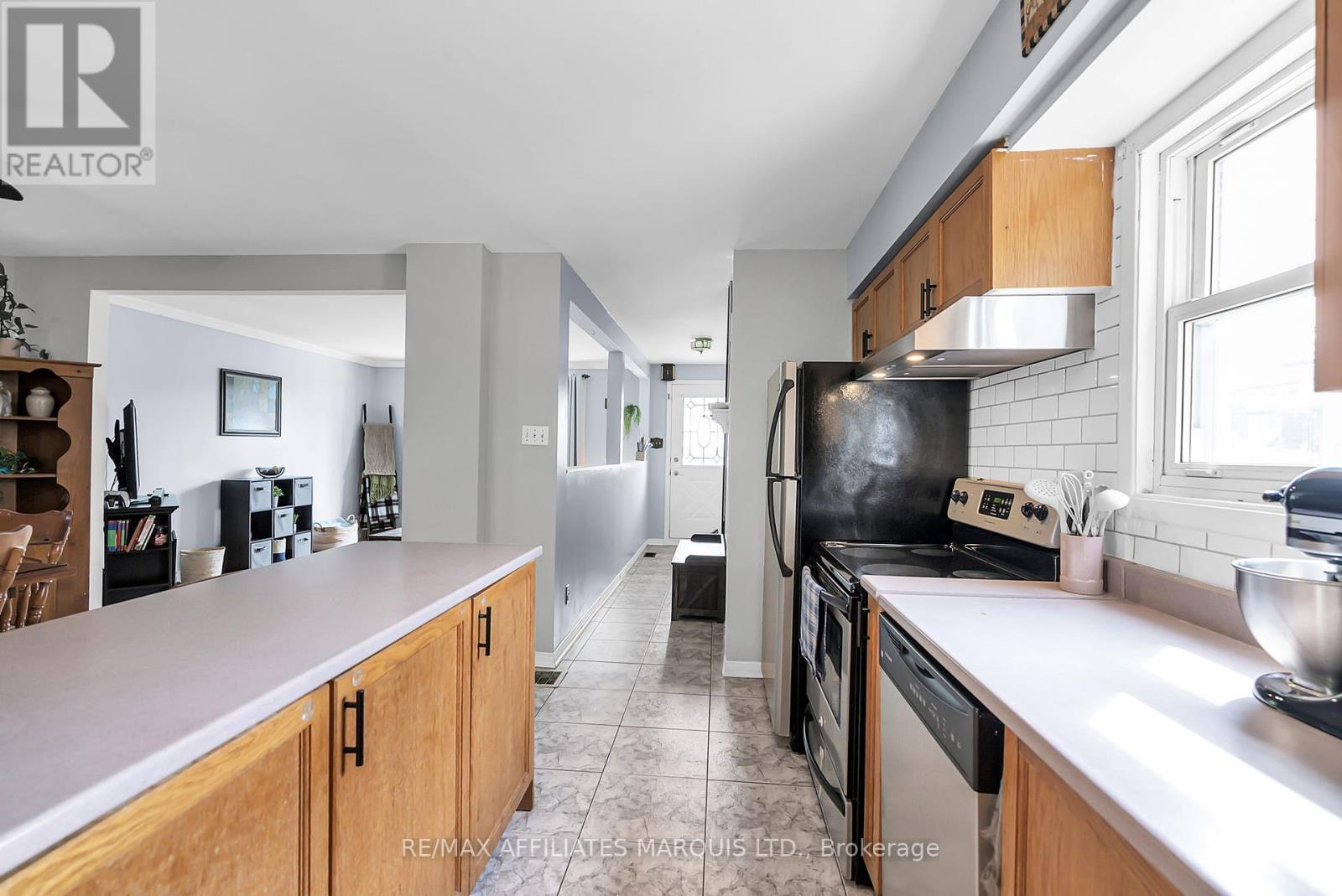 Photo 15 of 734 Marlborough Street, Cornwall ON