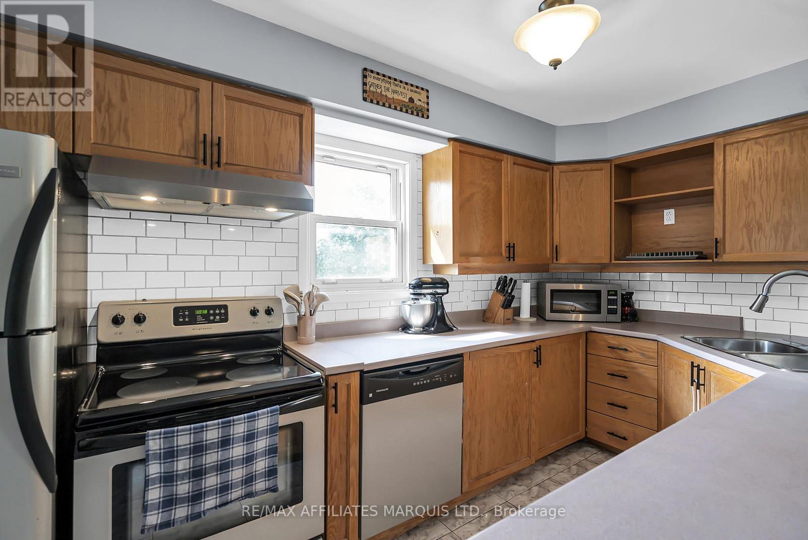 Photo 16 of 734 Marlborough Street, Cornwall ON