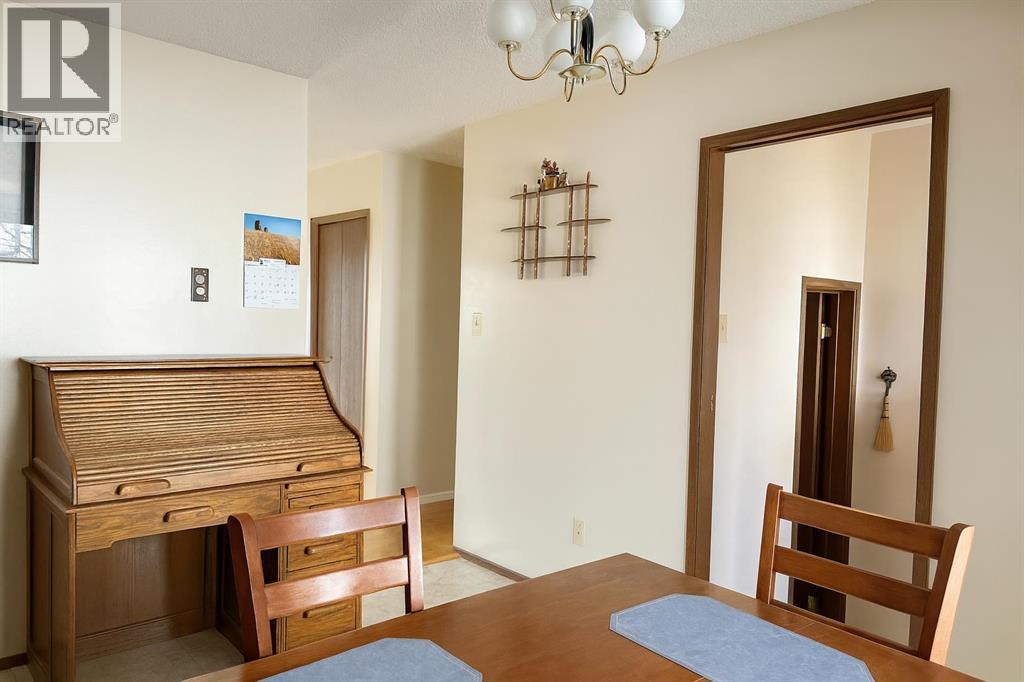 Photo 5 of 790 4 Avenue Se, Three Hills AB