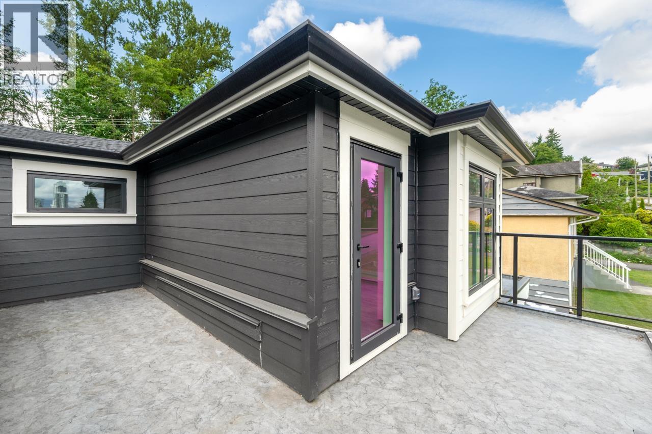Photo 32 of 1 4096 Nithsdale Street, Burnaby BC