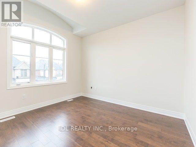 Photo 10 of 681 Mcgregor Farm Trail, Newmarket ON