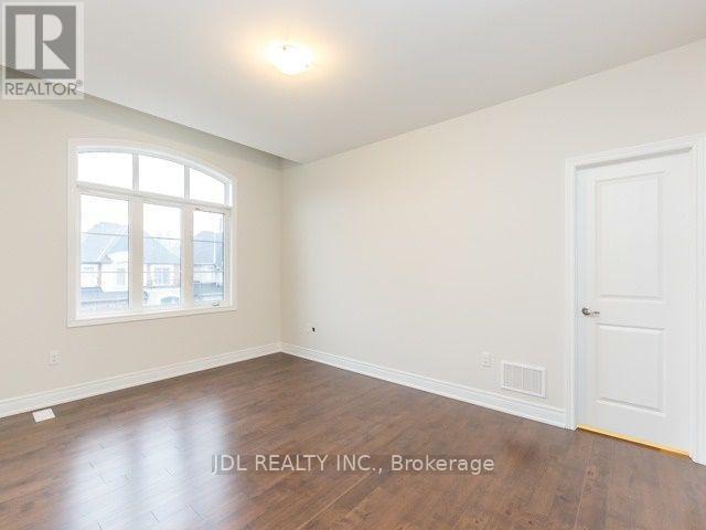 Photo 11 of 681 Mcgregor Farm Trail, Newmarket ON