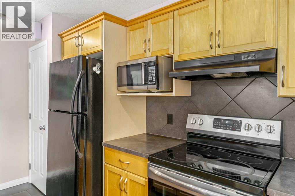 Photo 9 of 96 Everridge Way Sw, Calgary AB