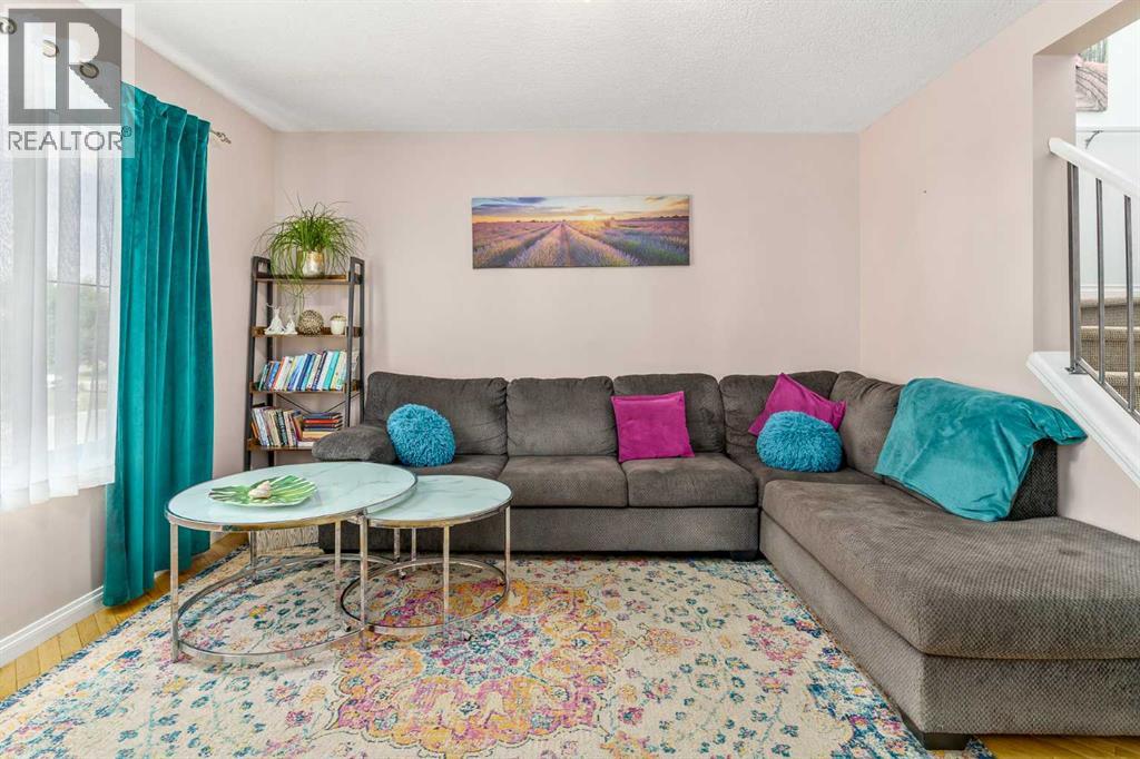 Photo 5 of 96 Everridge Way Sw, Calgary AB