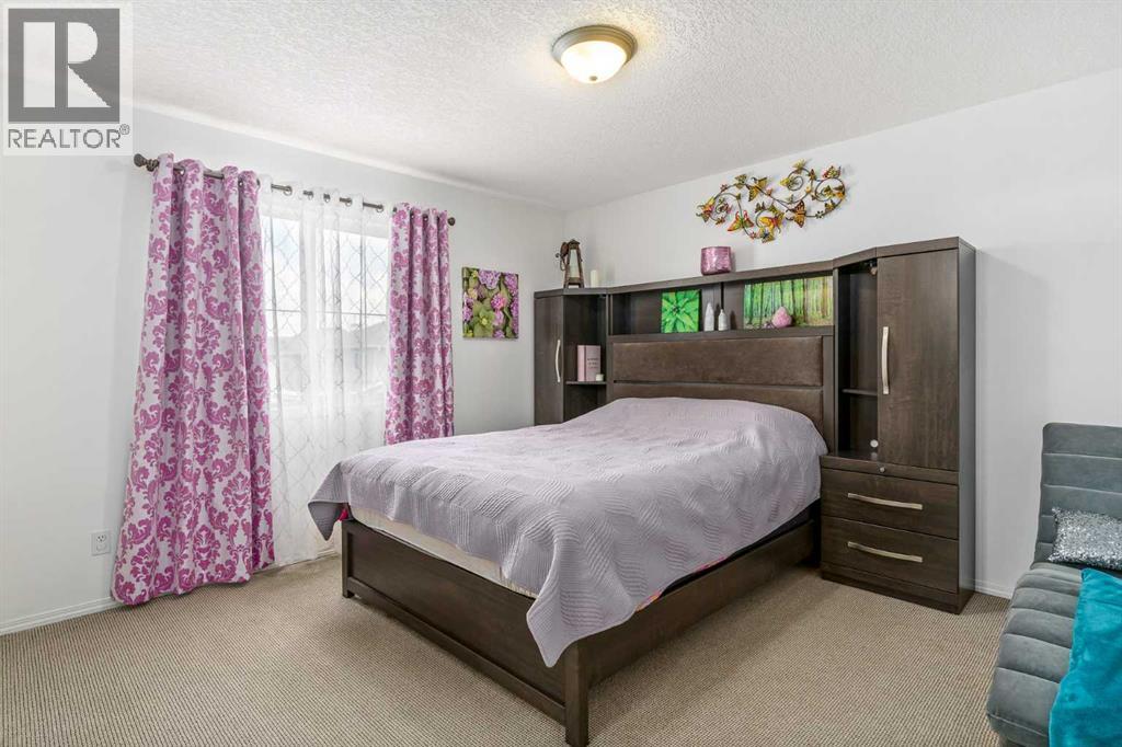 Photo 16 of 96 Everridge Way Sw, Calgary AB