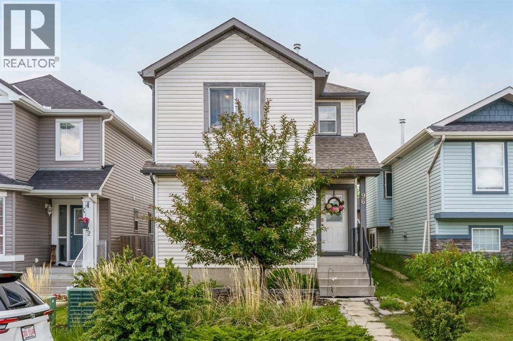 Photo 3 of 96 Everridge Way Sw, Calgary AB