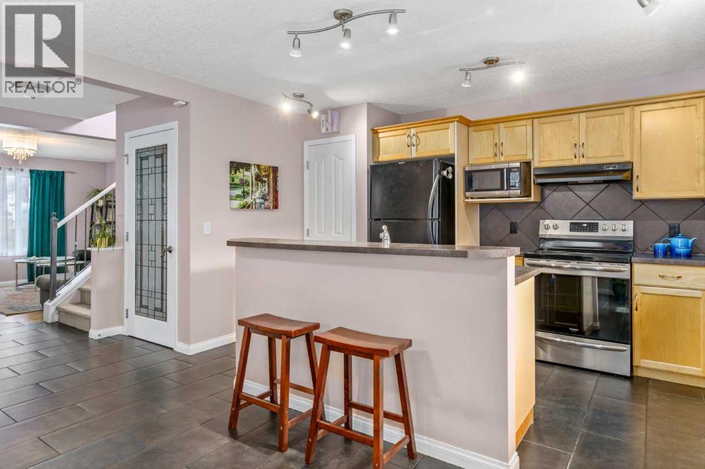 Photo 7 of 96 Everridge Way Sw, Calgary AB