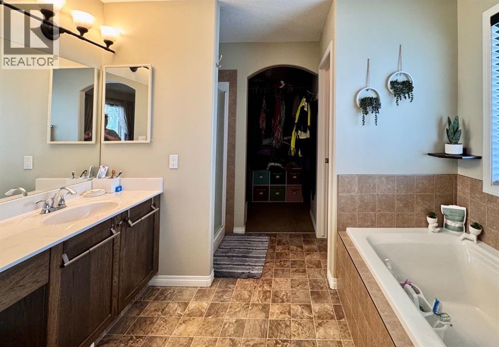 Photo 15 of 160 Rainbow Falls Grove, Chestermere AB