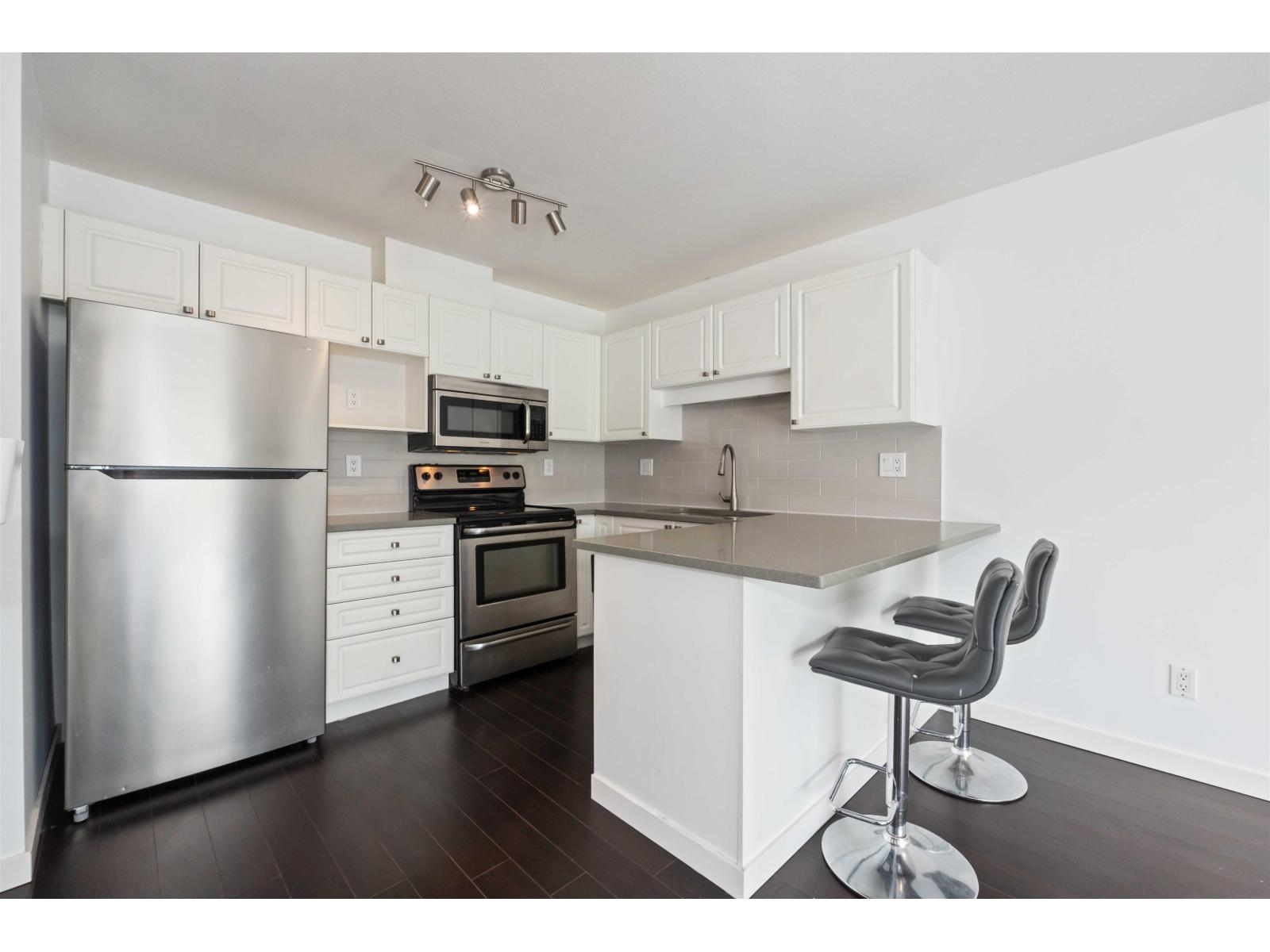 Photo 1 of 307 20245 53 Avenue, Langley BC