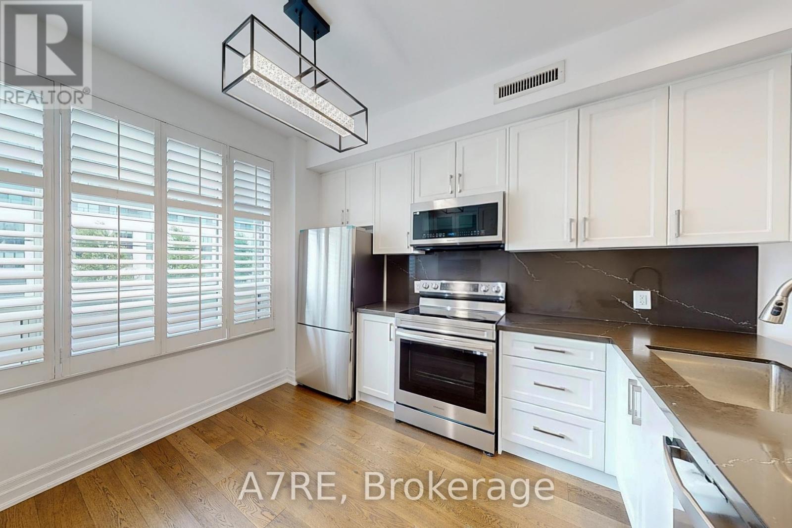 Photo 3 of 203 724 Sheppard Avenue W, Toronto ON