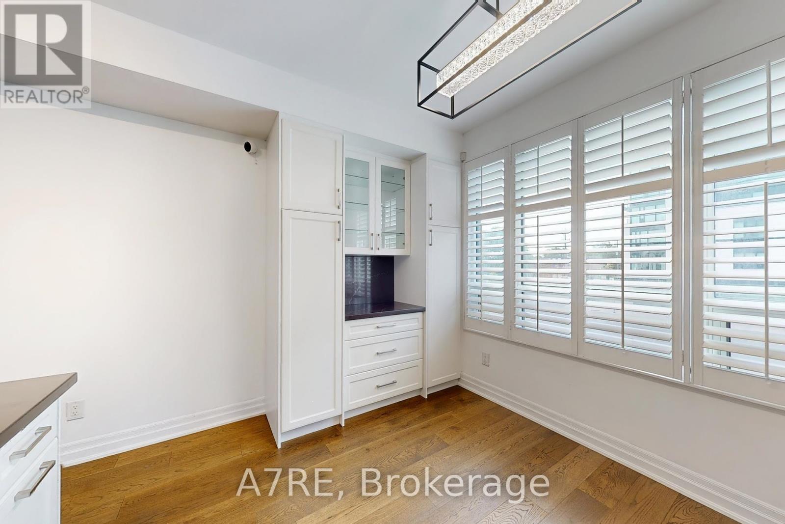 Photo 4 of 203 724 Sheppard Avenue W, Toronto ON