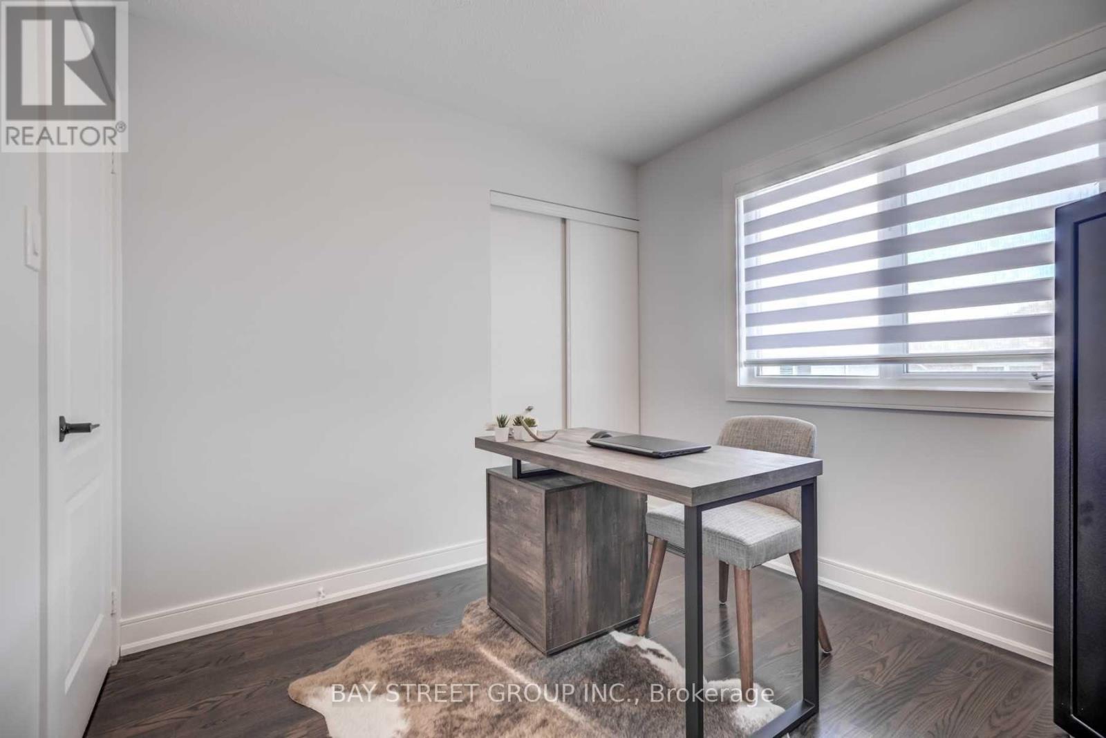 Photo 11 of 45 Mainland Crescent, Vaughan ON