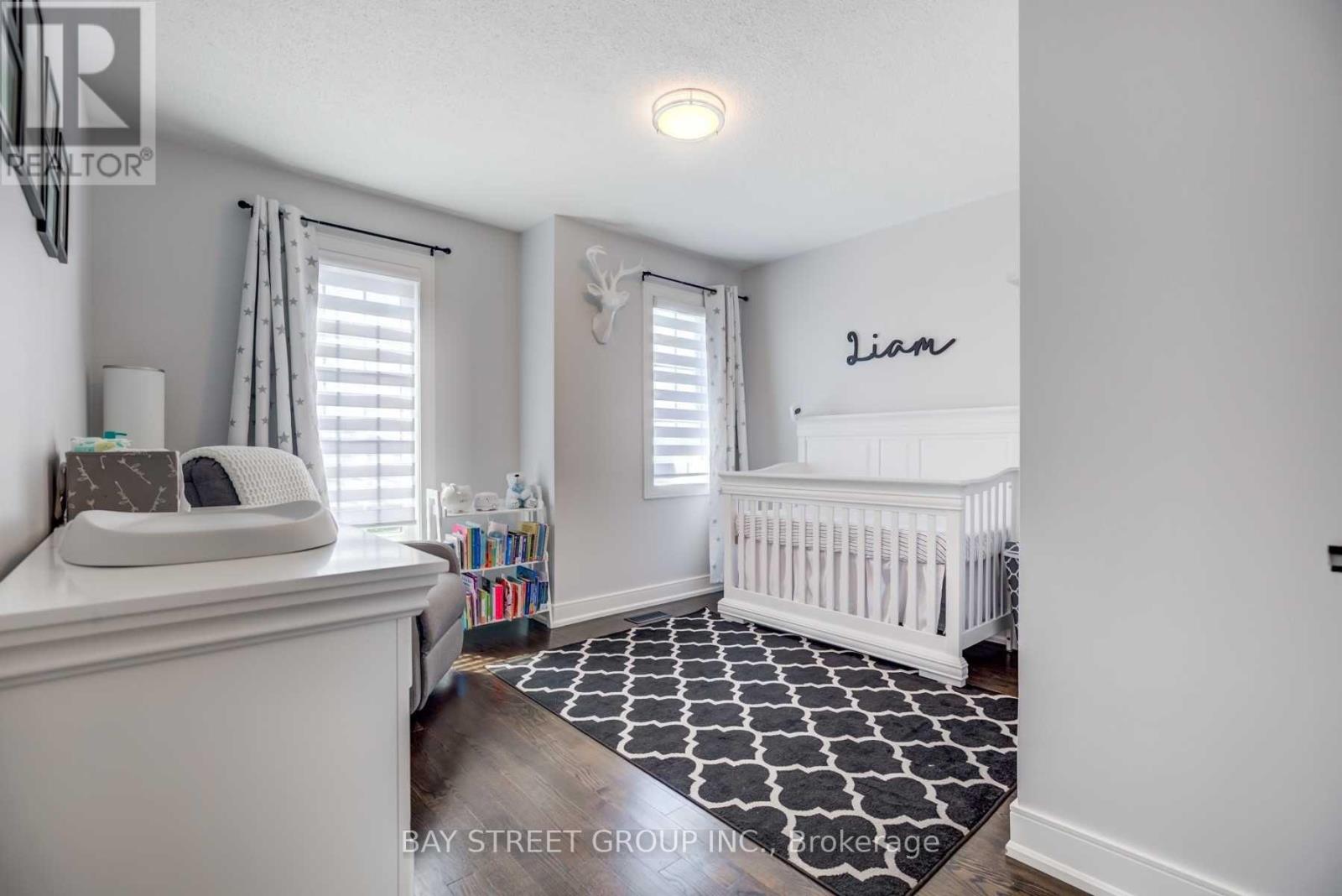 Photo 13 of 45 Mainland Crescent, Vaughan ON