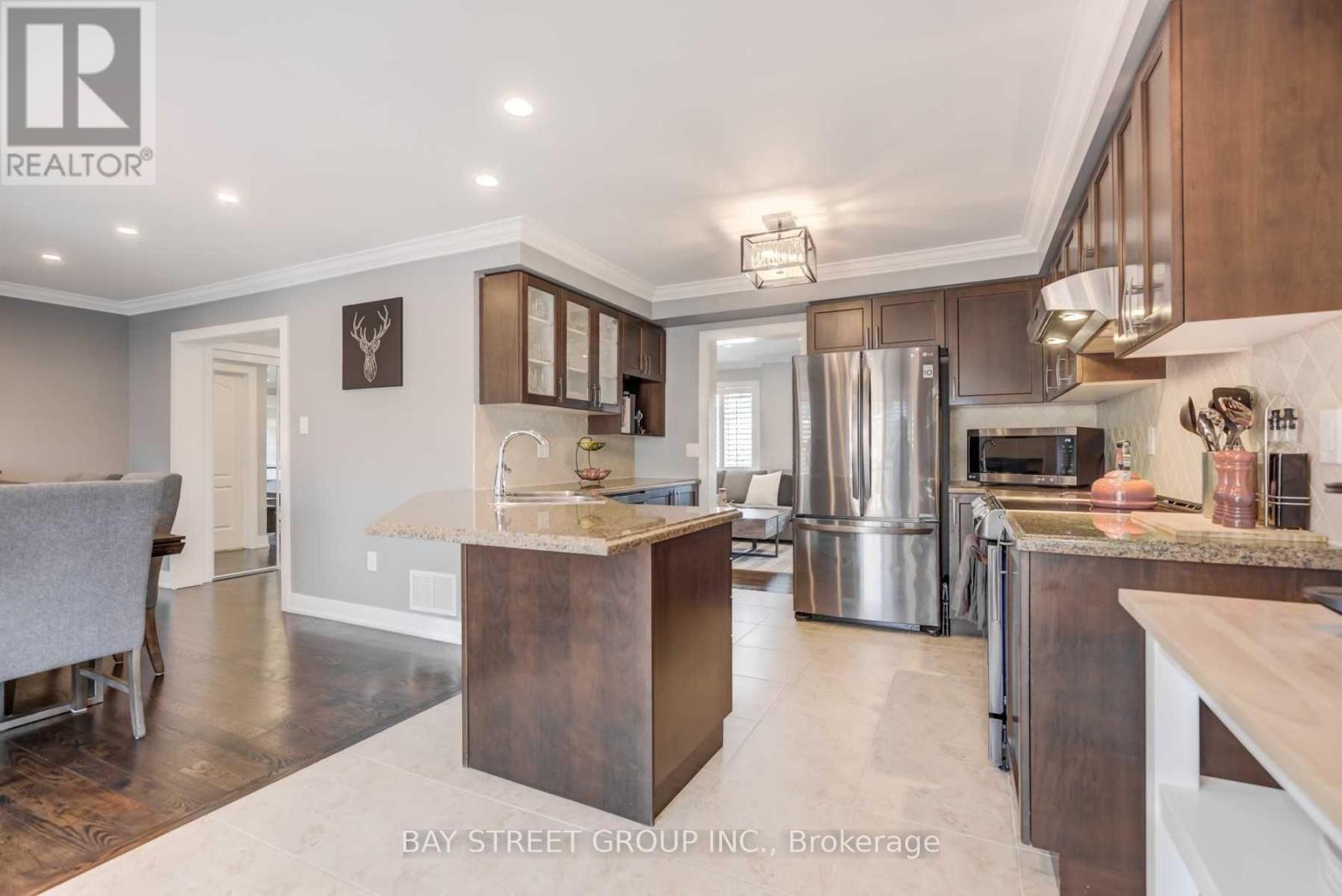 Photo 17 of 45 Mainland Crescent, Vaughan ON