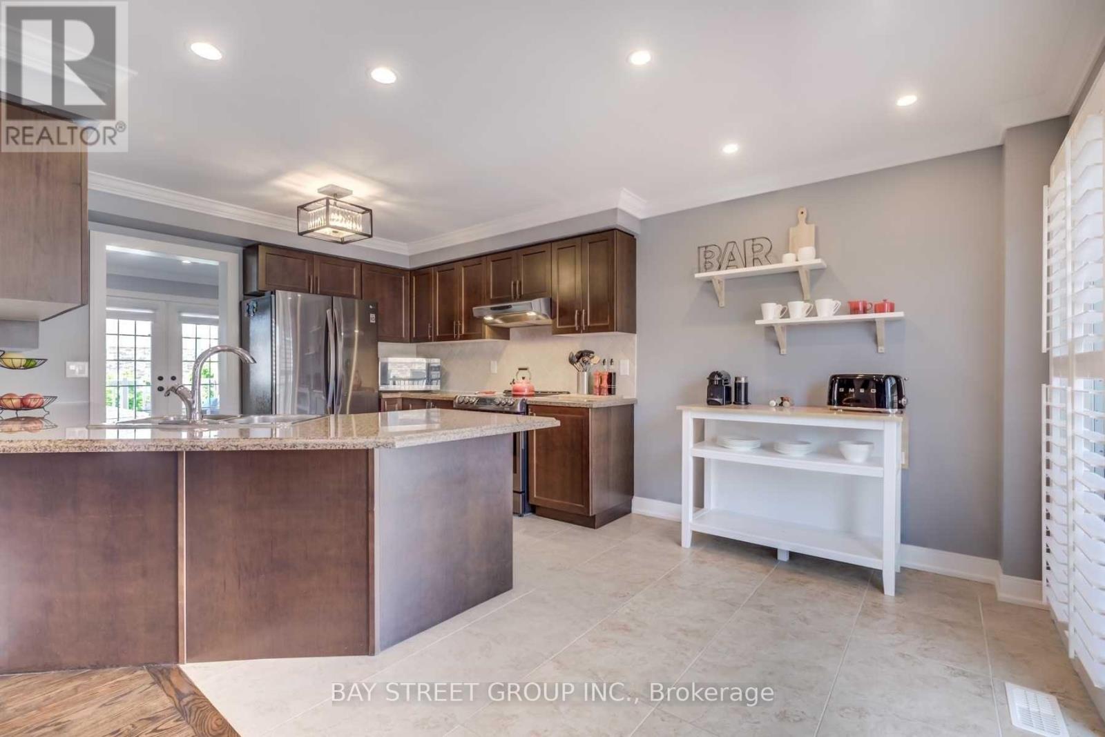 Photo 19 of 45 Mainland Crescent, Vaughan ON