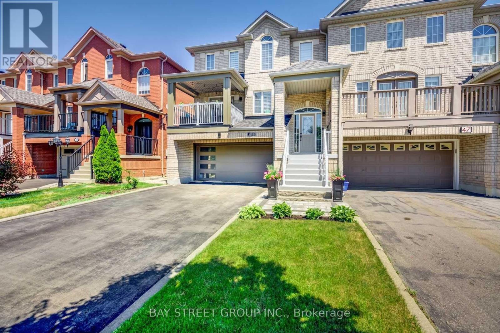 Photo 2 of 45 Mainland Crescent, Vaughan ON