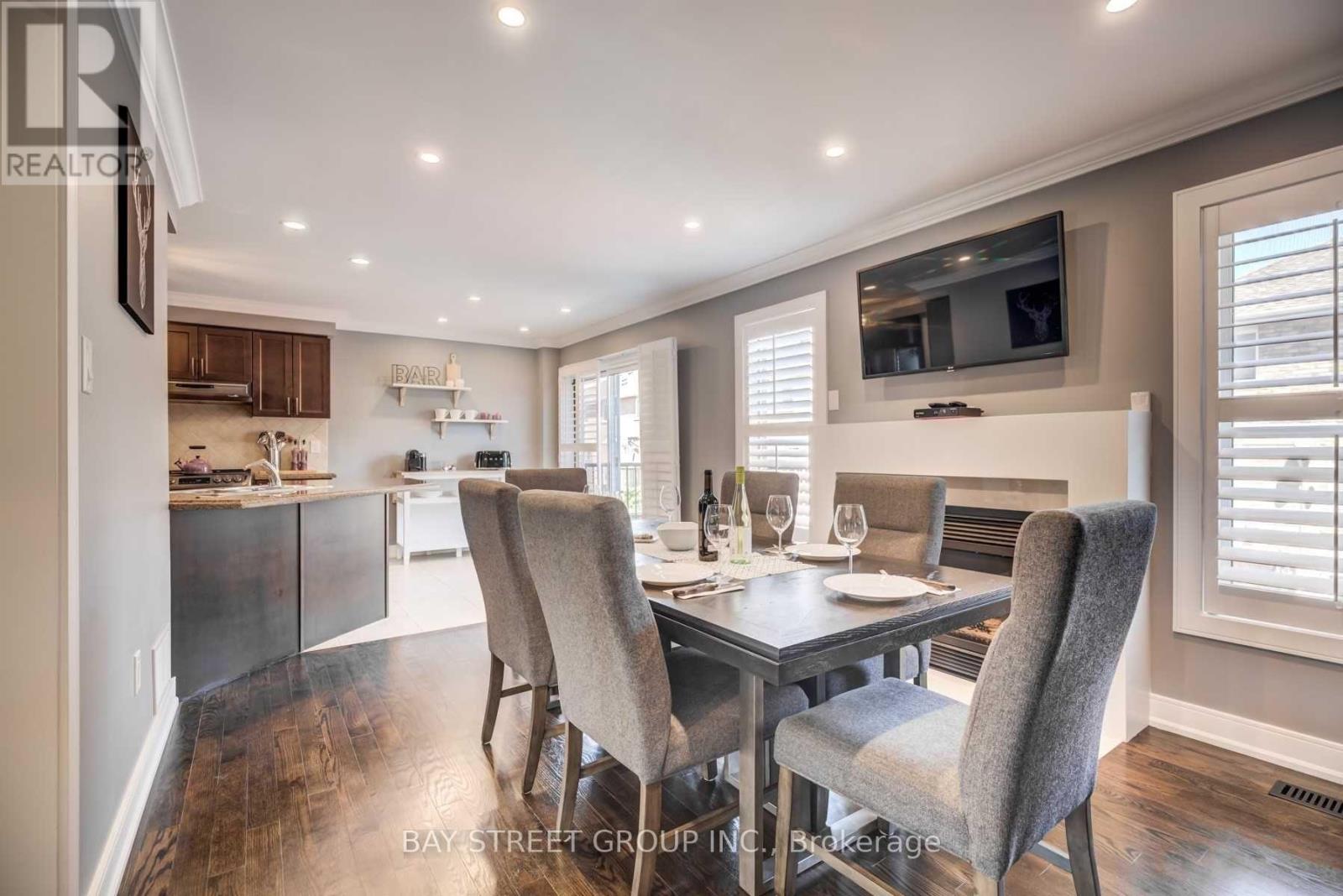 Photo 21 of 45 Mainland Crescent, Vaughan ON