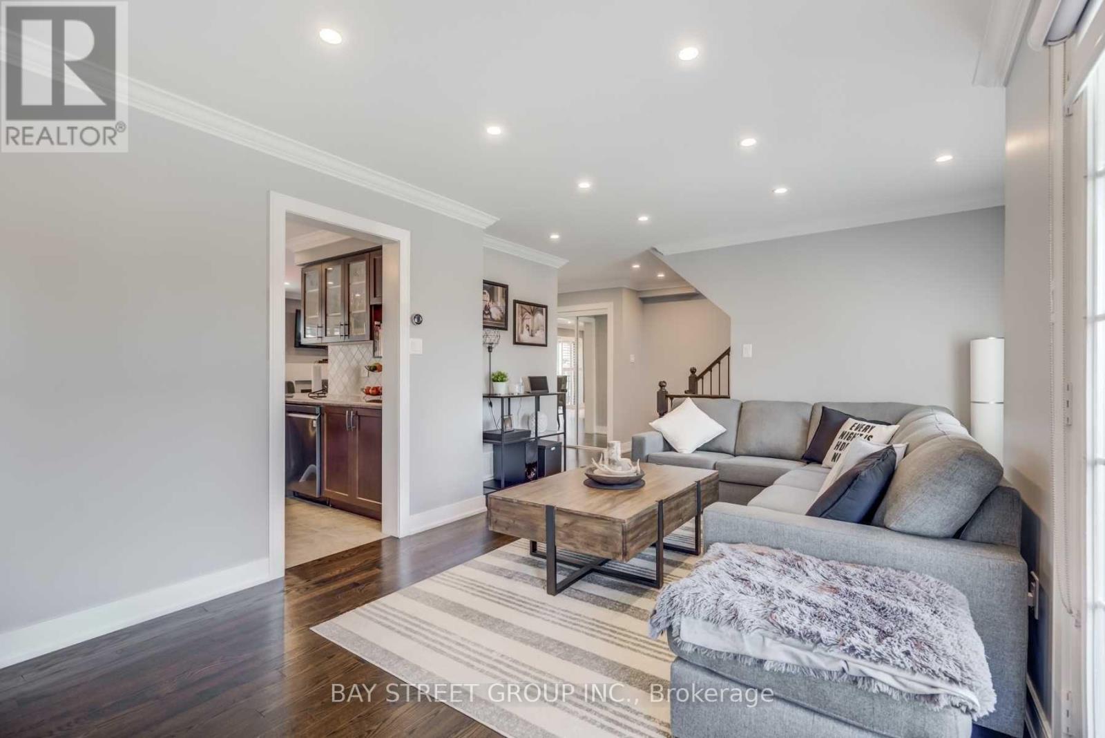 Photo 22 of 45 Mainland Crescent, Vaughan ON