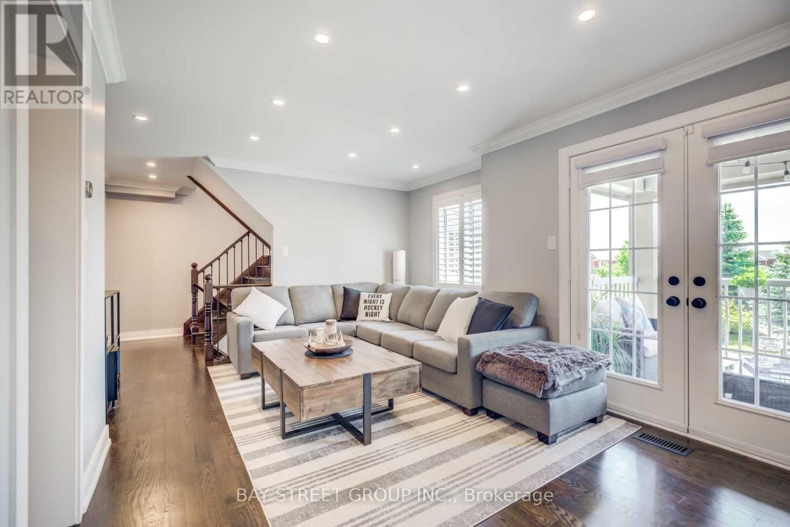 Photo 23 of 45 Mainland Crescent, Vaughan ON
