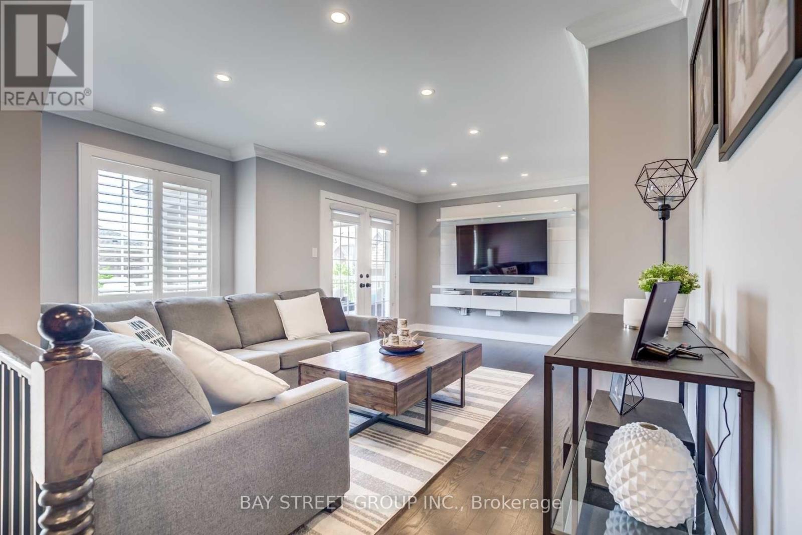 Photo 24 of 45 Mainland Crescent, Vaughan ON
