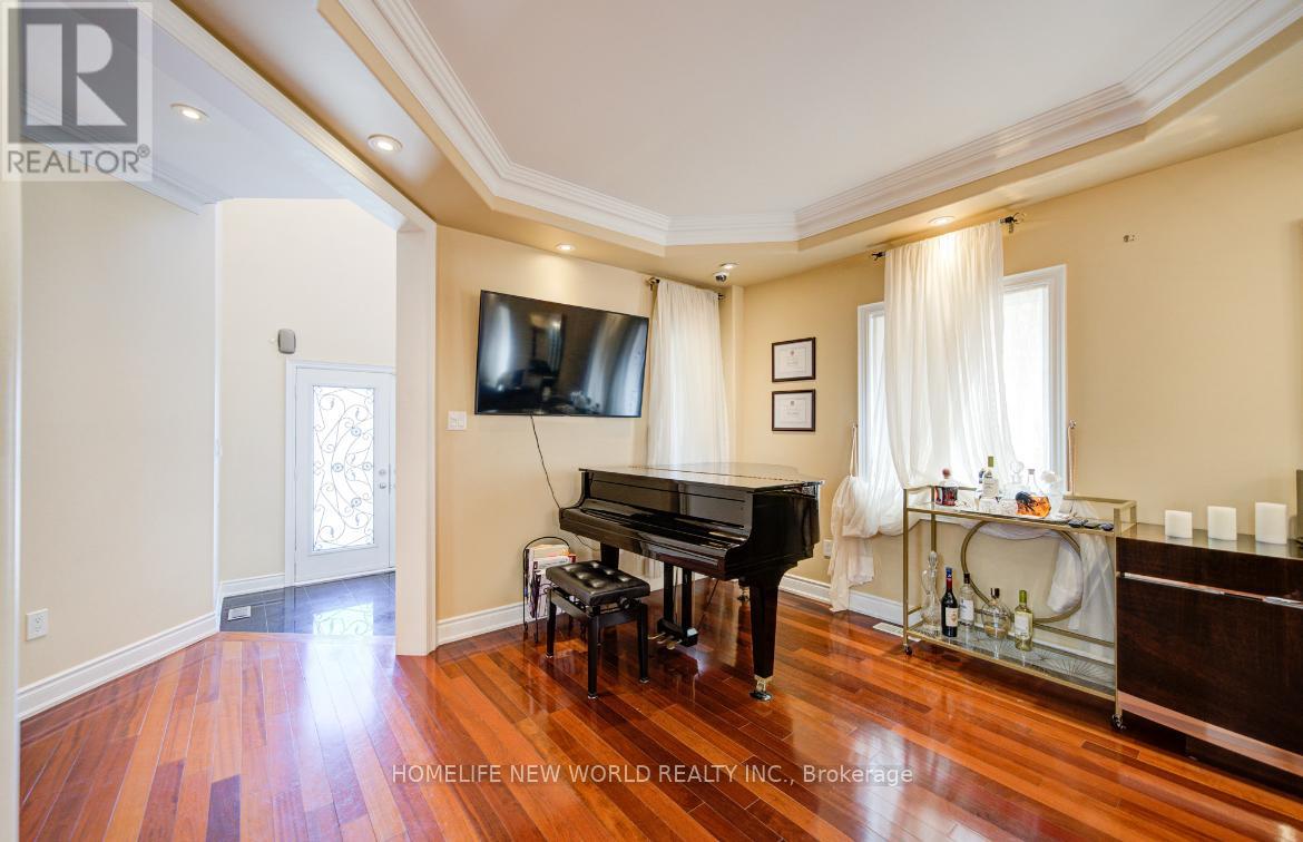 Photo 12 of 131 Ner Israel Drive, Vaughan ON