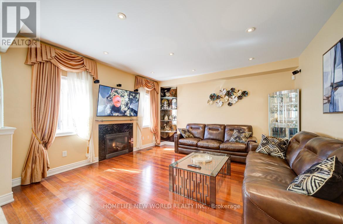Photo 17 of 131 Ner Israel Drive, Vaughan ON