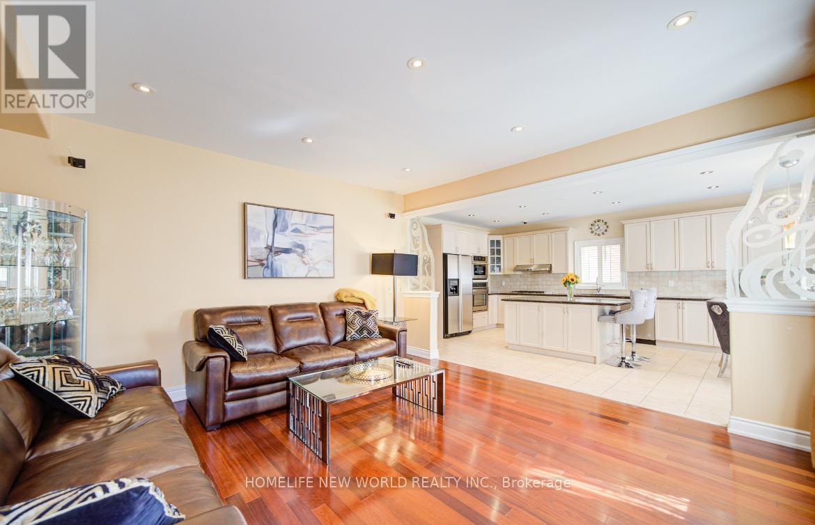 Photo 20 of 131 Ner Israel Drive, Vaughan ON