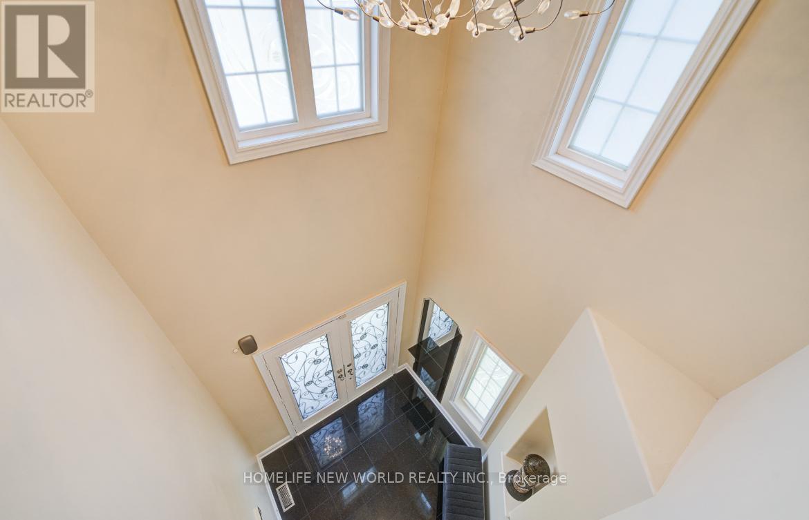 Photo 25 of 131 Ner Israel Drive, Vaughan ON