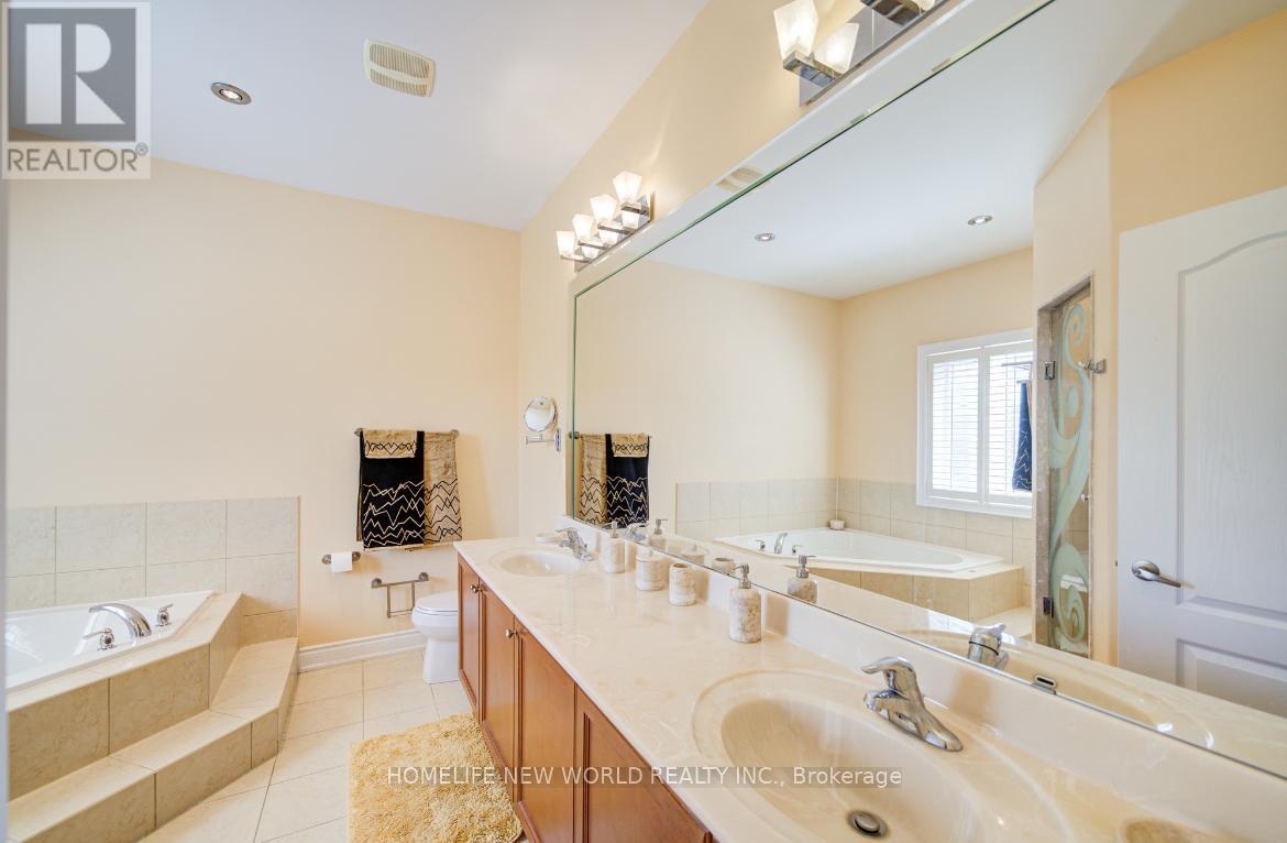Photo 32 of 131 Ner Israel Drive, Vaughan ON