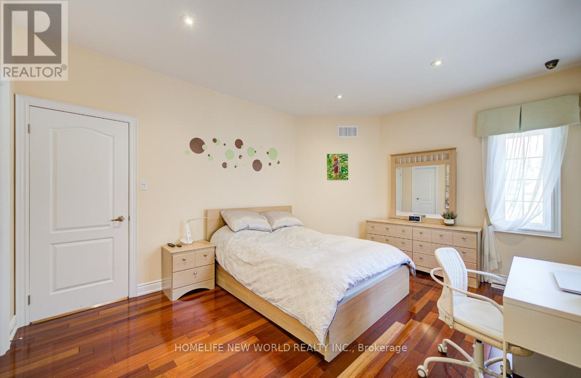 Photo 35 of 131 Ner Israel Drive, Vaughan ON