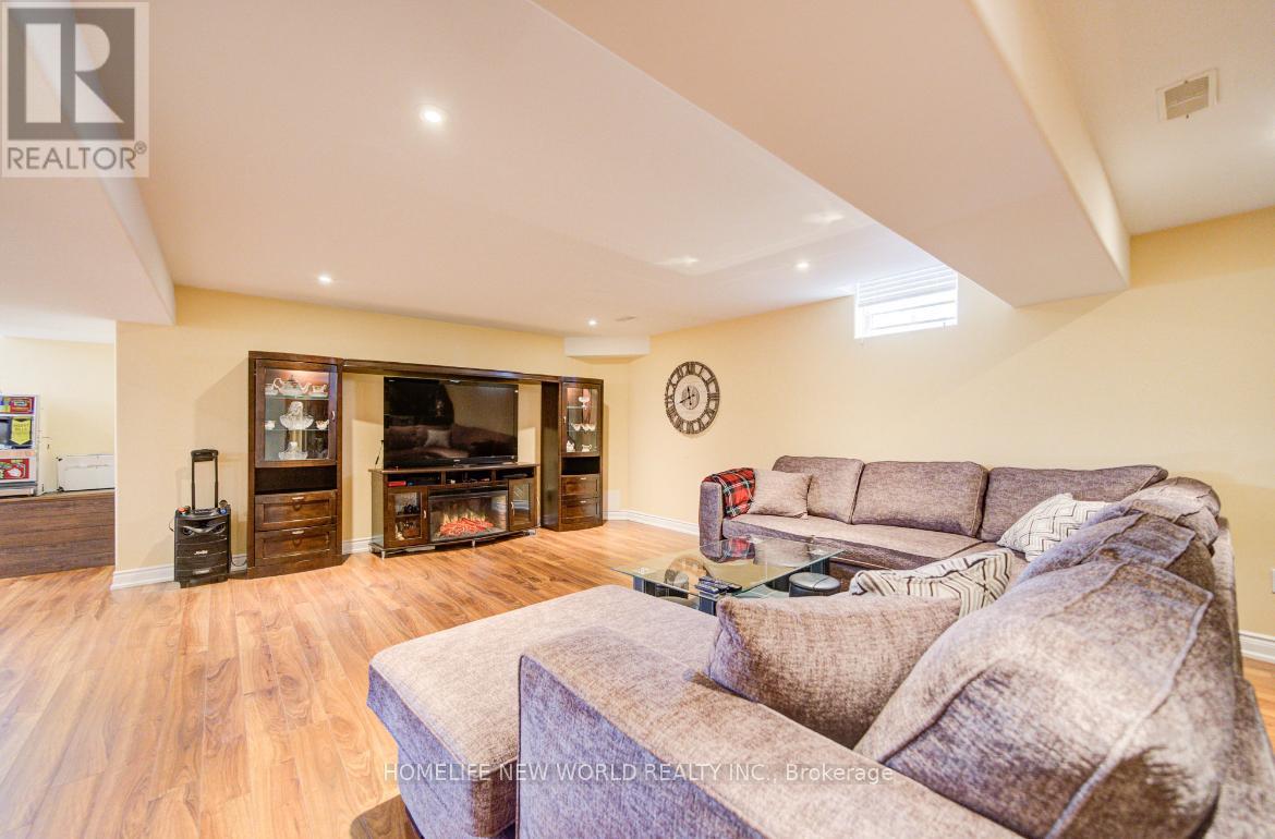 Photo 43 of 131 Ner Israel Drive, Vaughan ON