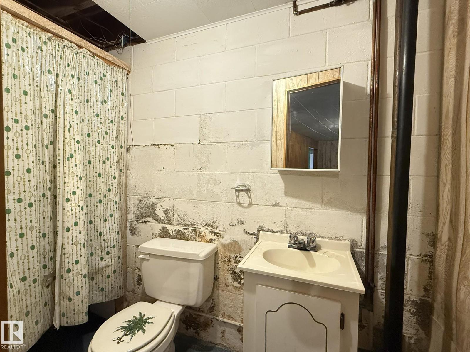 Photo 14 of 5027 48 St, Warburg AB