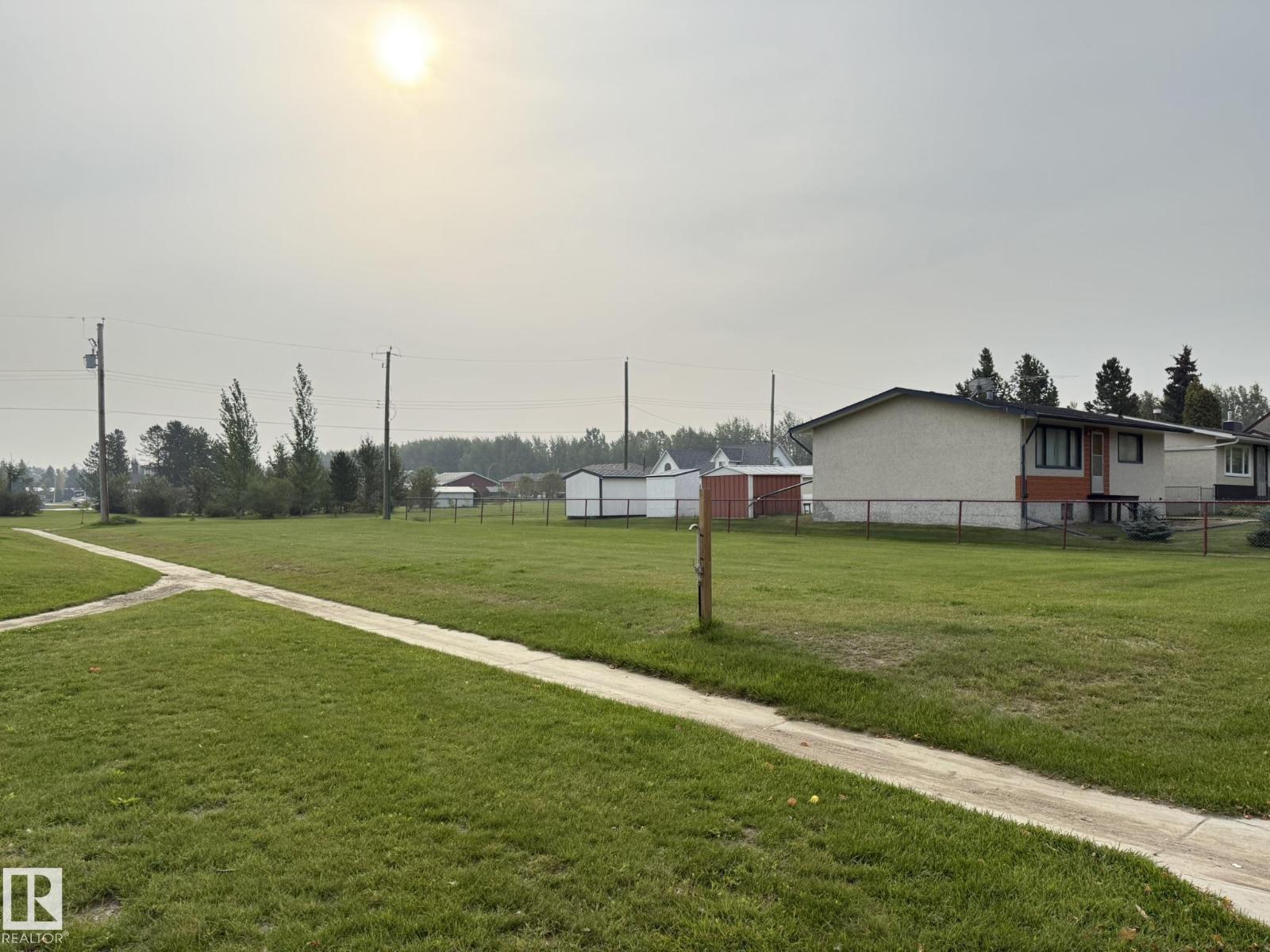 Photo 16 of 5027 48 St, Warburg AB